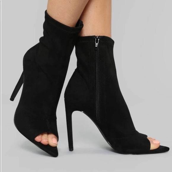 🦋FASHION NOVA BOOTIES🦋 - Picture 1 of 3